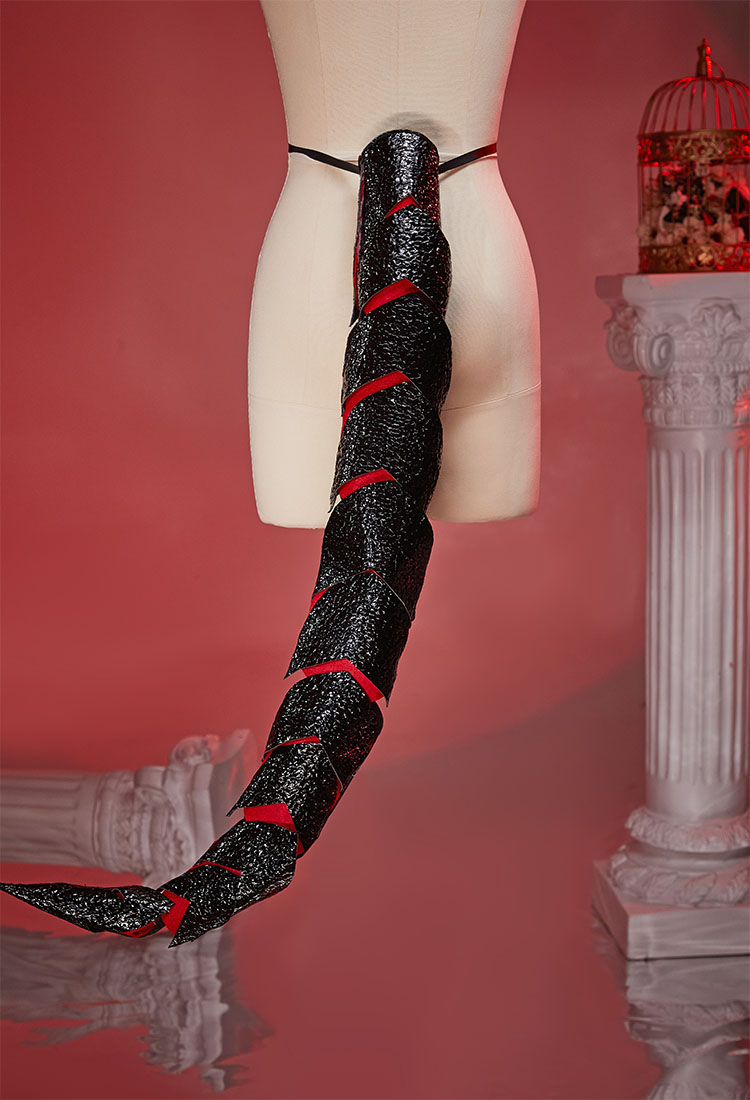 Amor y espacio profundo Scarlet Passion MC Cosplay Accesorio Cola Prop