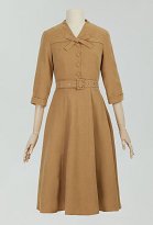Robe rétro des années 1950 avec ceinture