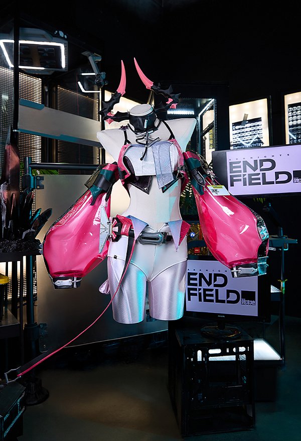 Costume de cosplay Endfield Yvonne haut sans bretelles et pantalon long avec short intégré et manches