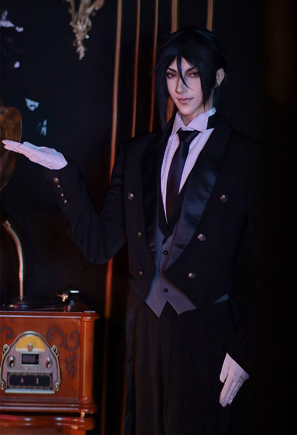 Kuroshitsuji Cosplay Kostüm Smoking Outfit Hemd und Anzugjacke mit Hose Weste Kuroshitsuji Cosplay Kostüm Smoking Outfit Hemd und Anzugjacke mit Hose Weste