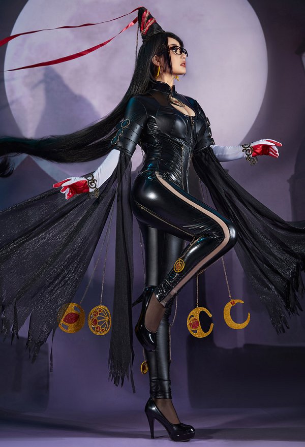 Bayonetta Cosplay Costume Backless Bodysuit and Gloves with Chains and Socks Bayonetta Cosplay Costume Backless Bodysuit and Gloves with Chains and Socks