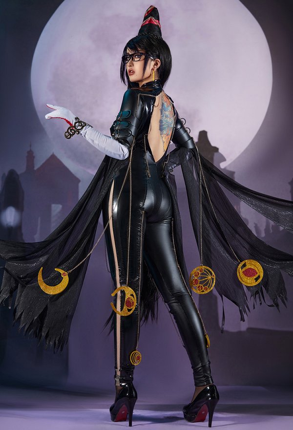 Bayonetta Cosplay Costume Backless Bodysuit and Gloves with Chains and Socks Bayonetta Cosplay Costume Backless Bodysuit and Gloves with Chains and Socks
