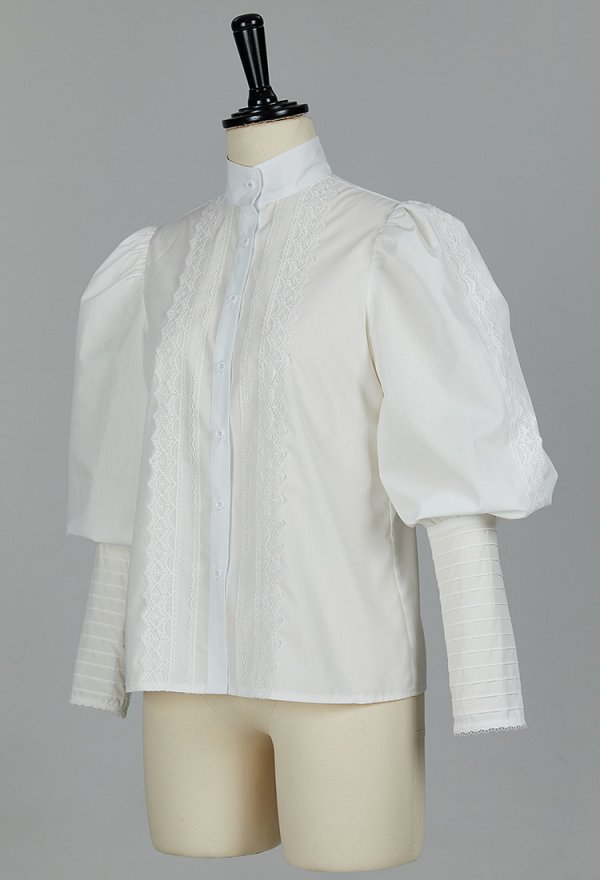 Disfraz de Cosplay Blusa Blanca de Estilo Medieval con Encaje Eduardiano Mangas Abullonadas Camisa Blanca con Pasador