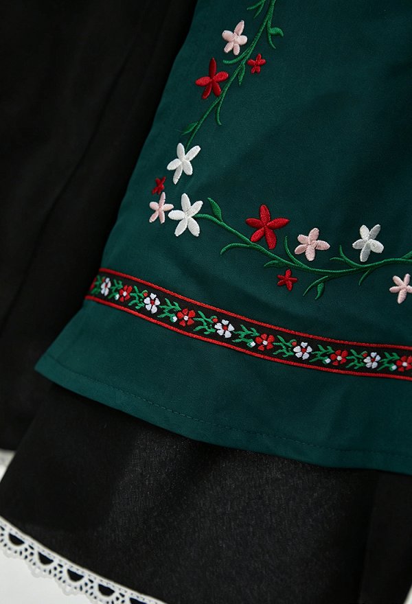 Daizbella Oktoberfest Bavarian Attire German Dirndl Embroidered Dress with Apron and Blouse
