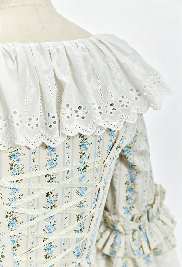 Daizbella Renaissance Medieval Costume Rococo Style Long Dress Floral Ruffle Dress