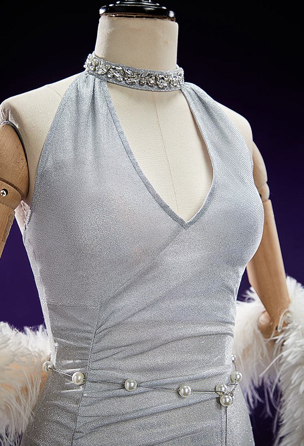 K-Pop: Kpop Killer Derivative Gown Kleid mit Tiefem V-Ausschnitt Hohem Schlitz Taillenkette und Pelzstola K-Pop: Kpop Killer Derivative Gown Kleid mit Tiefem V-Ausschnitt Hohem Schlitz Taillenkette und Pelzstola