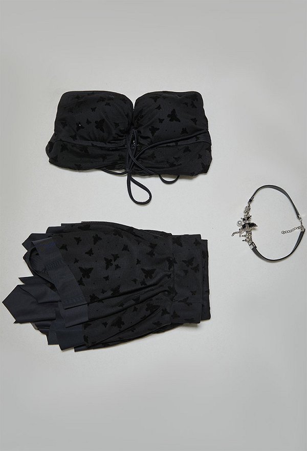 Impresión de mariposa gótica Traje de baño de dos piezas Irregular Halter cuello corte superior y falda con gargantilla Impresión de mariposa gótica Traje de baño de dos piezas Irregular Halter cuello corte superior y falda con gargantilla