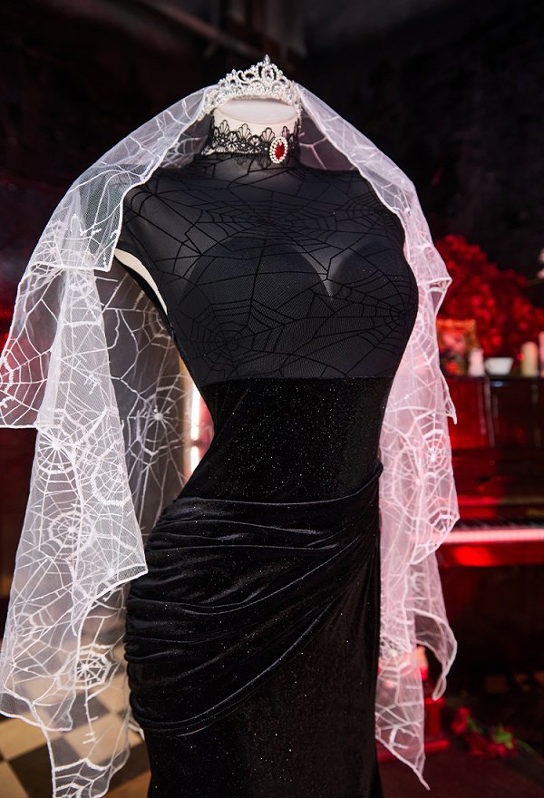 Versión Mejorada Disfraz de Cosplay de Mavis de Hotel Transylvania Vestido Estilo Nupcial con Velo y Choker Versión Mejorada Disfraz de Cosplay de Mavis de Hotel Transylvania Vestido Estilo Nupcial con Velo y Choker