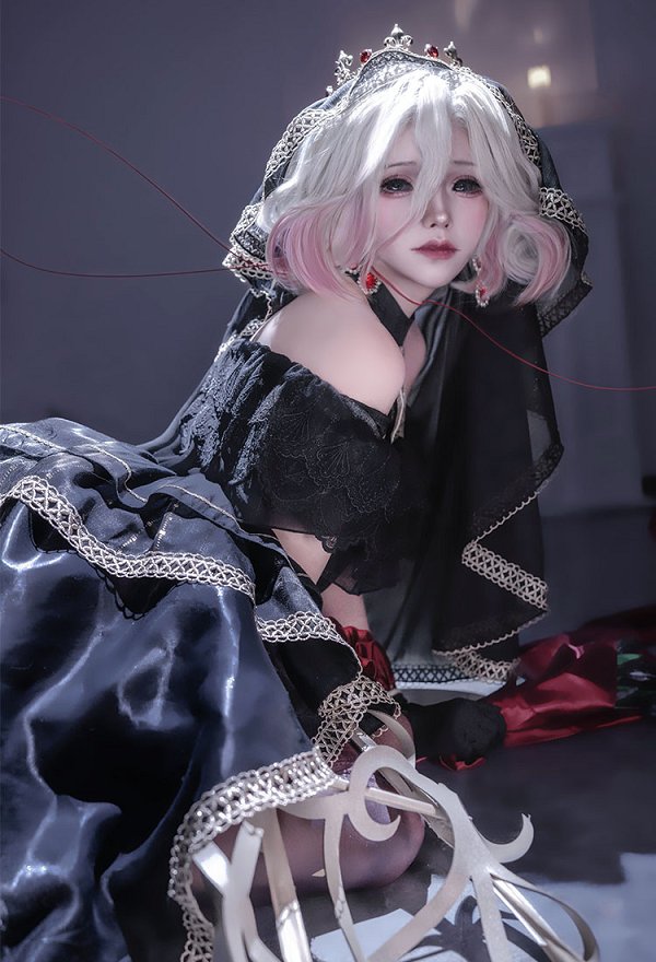 Identity V Mary Bloody Queen Cosplay Costume Black Dress Suit with Veil Pantyhose