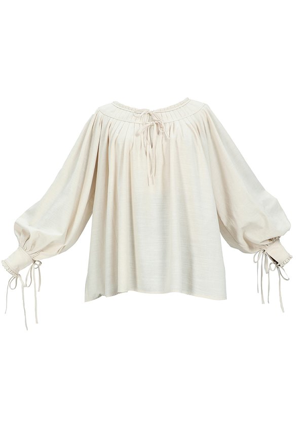 Camisa de señora medieval con pliegues en el borde y mangas anchas