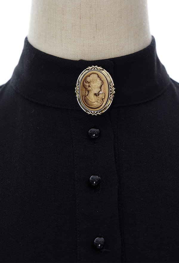 Medieval Renaissance Style Dress Gothic Victorian Dress with Gloves and Brooch Medieval Renaissance Style Dress Gothic Victorian Dress with Gloves and Brooch