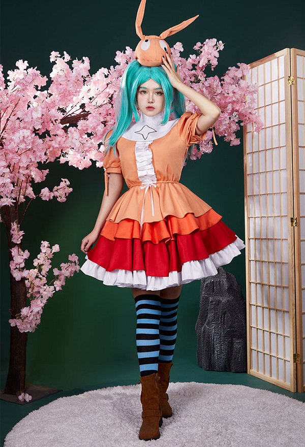Monogatari Series Ononoki Yotsugi Cosplay Costume Puffy Sleeve Blouse and Skirt with Doll Head Accessory and Socks
