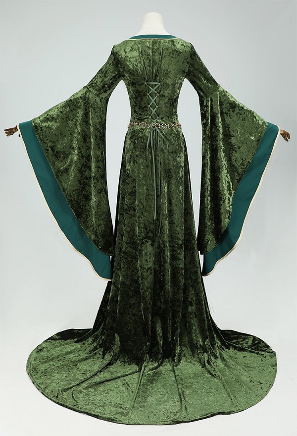Vestido Elinor de terciopelo verde con mangas largas y anchas de estilo medieval renacentista y cadena en la cintura