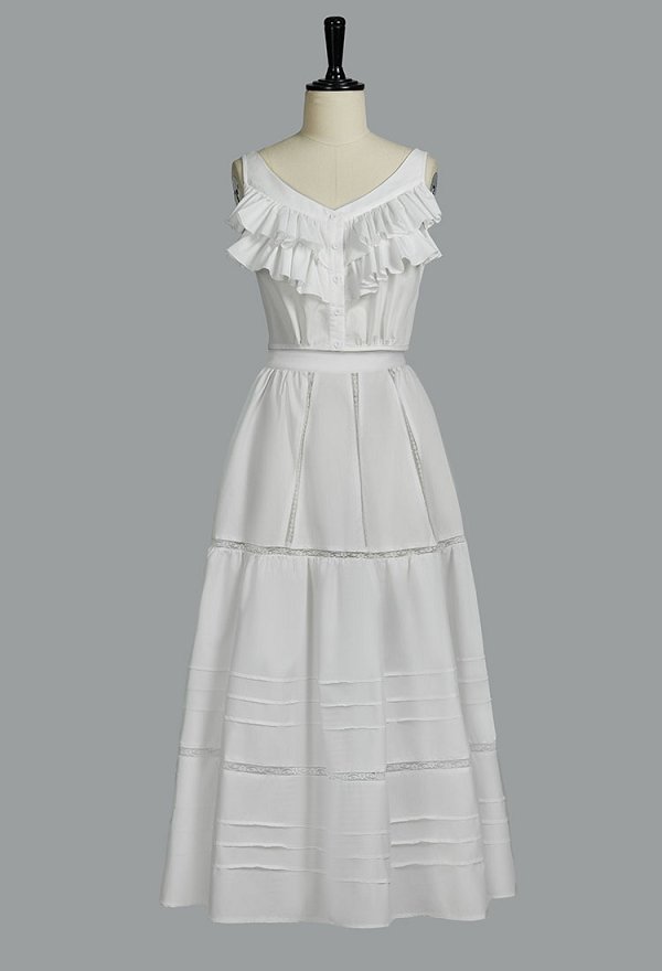 Medieval Renaissance Vintage Style Edwardian White Dress Set Gothic Sleeveless Lining Long Sleeve Top and Skirt