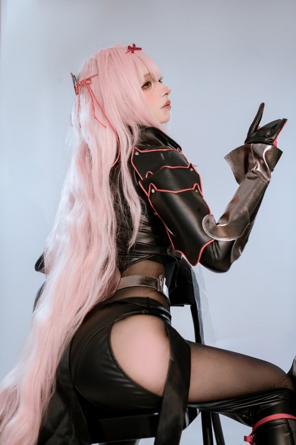 Goddess of Victory: Nikke Scarlet: Black Shadow Cosplay Costume Jumpsuit and Gloves with Head Accessory and Wrist Guards