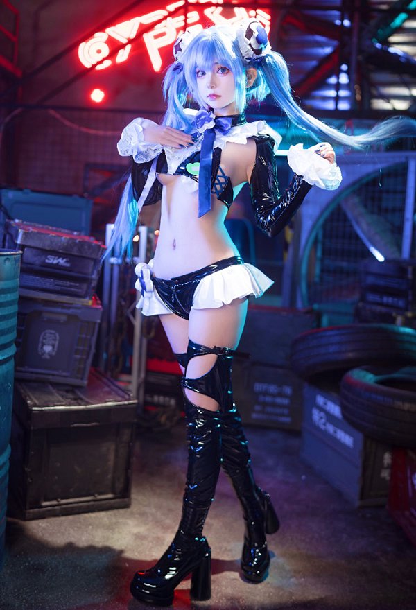 Diosa de la Victoria: Nikke Hansel Cosplay Costume Top Shorts con accesorio para la cabeza y cubrepiernas