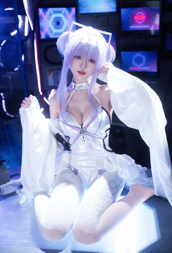 Nikke Ade Cosplay Sexy Body y pantalones con mangas y colas