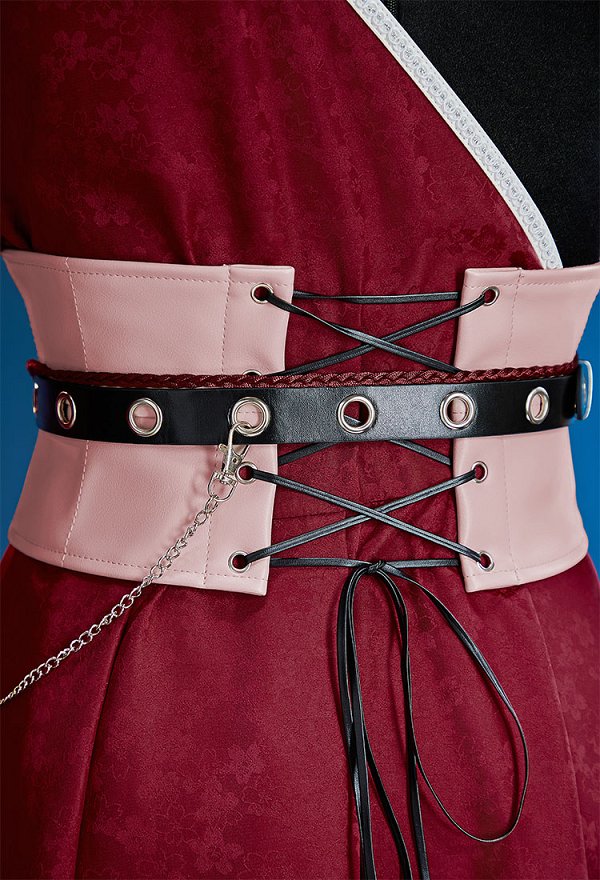 Kasuno Sakura Derivado Abrigo asimétrico con estampado de flores de cerezo y top sin mangas con un cinturón y pantalones cortos. Kasuno Sakura Derivado Abrigo asimétrico con estampado de flores de cerezo y top sin mangas con un cinturón y pantalones cortos.