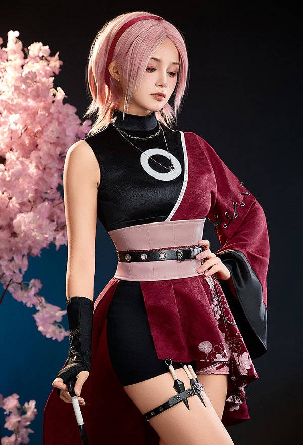 Kasuno Sakura Derivado Abrigo asimétrico con estampado de flores de cerezo y top sin mangas con un cinturón y pantalones cortos. Kasuno Sakura Derivado Abrigo asimétrico con estampado de flores de cerezo y top sin mangas con un cinturón y pantalones cortos.