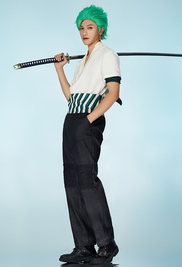 OP Roronoa Disfraz de Cosplay Camisa y Pantalón Largo Combinados Con un Cinturón en la Intura y Un Pañuelo Cuadrado