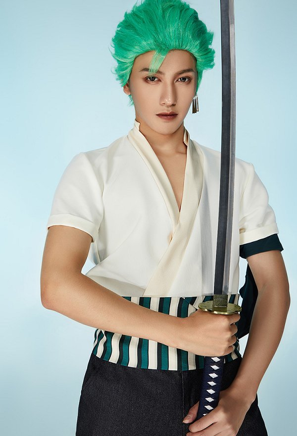 OP Roronoa Disfraz de Cosplay Camisa y Pantalón Largo Combinados Con un Cinturón en la Intura y Un Pañuelo Cuadrado