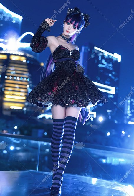 Disfraz de cosplay con medias mangas y medias