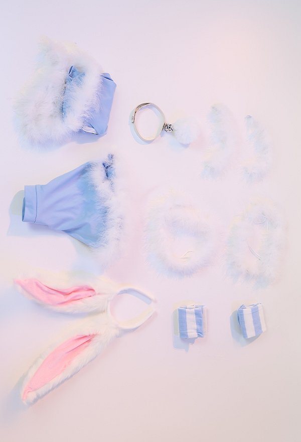 Bunny Girl Sexy Lencería Conjunto Homewear Body Hueco Hueco Corazón Peludo Azul con Falda y Medias a Rayas