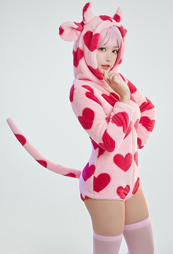 Kawaii Cow Style Fluffy Bodycon Romper Pajama Heart Print Long Sleeve Zipper Bodycon Jumpsuit Sleepwear with Choker and Socks