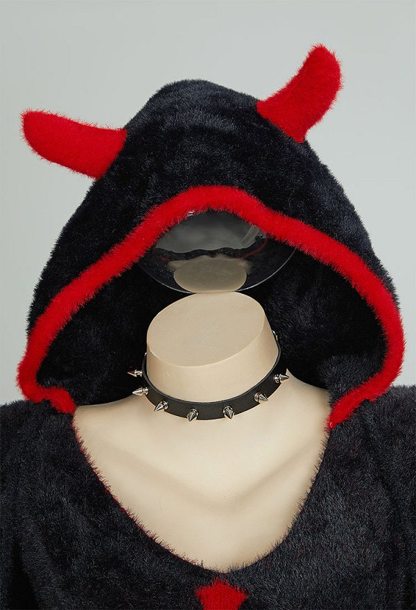 Mono gótico de Halloween estilo bodycon Ropa de casa de felpa mono con capucha de Cruz Roja Negra cinturón y gargantilla