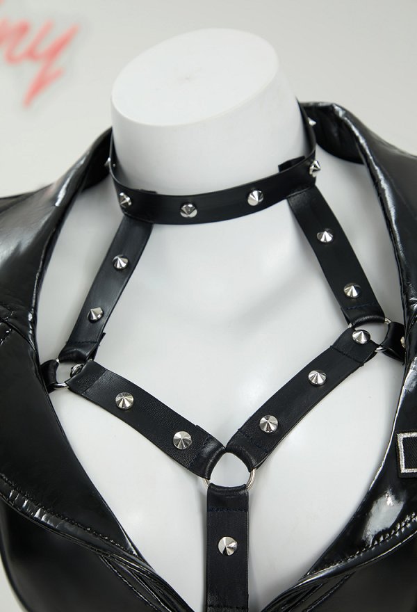 Ensemble Combinaison en une Seule Pièce pour Femme Flic Sexy avec Décolleté Plongeant Clous en Métal et Combinaison Moulante Associée à une Ceinture et des Bas en Résille