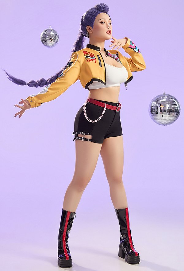 K-POP: Cazadoras de Demonios Conjunto sexy Chaqueta estampada con pantalones cortos y corsé