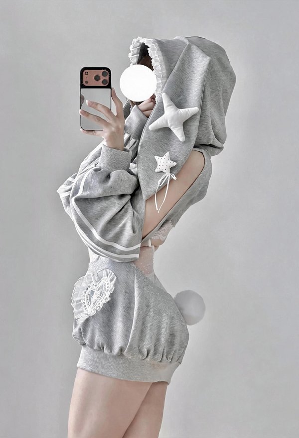 Conjunto Deportivo de Conejito Gris Sexy con Body de Encaje y Falda Peto con Top Corto