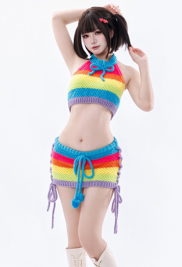Costume en Maille Arc-en-ciel Sexy à Dos Nu avec Haut Court Dos nu à Col Licou et Micro-jupe à Lacets