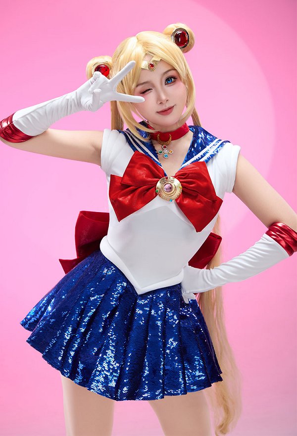 Costume de Cosplay Sailor Moon Usagi Version Scénique Robe avec Gants et Accessoires pour Cheveux