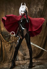 Hollow Knight: Silksong Hornet Cosplay Costume Combinaison noire avec cape rouge et masque
