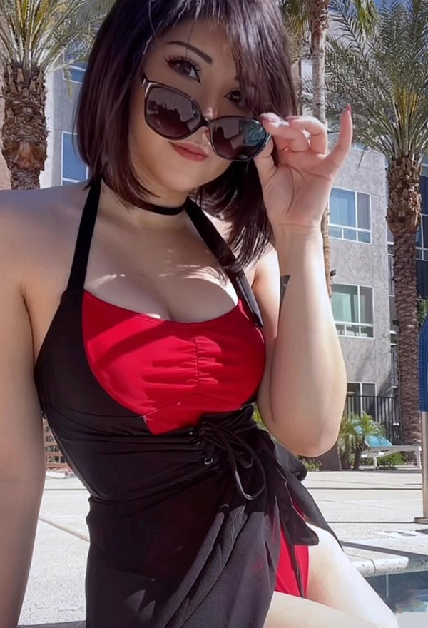 Miccostumes Swimsuits Femme Maillot de Bain Une Pièce Justaucorps de Style Vampire avec Dos Nu avec Veste