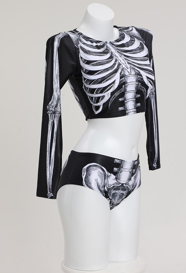 Bañador gótico de dos piezas con estampado de calaveras Bañador y top de manga larga
