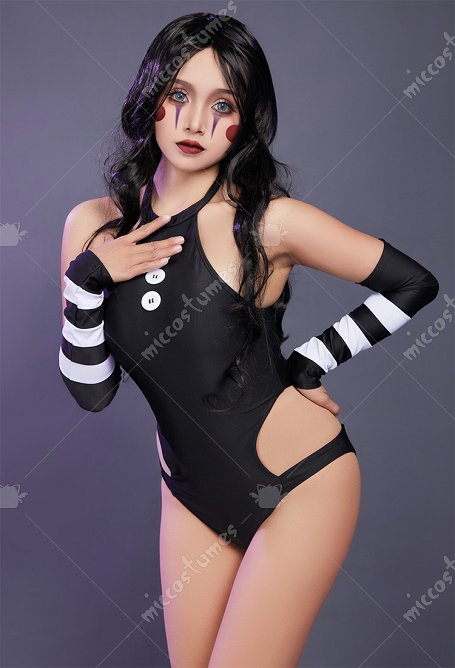 Traje de baño de una pieza derivado de Puppet negro con cuello halter y mangas