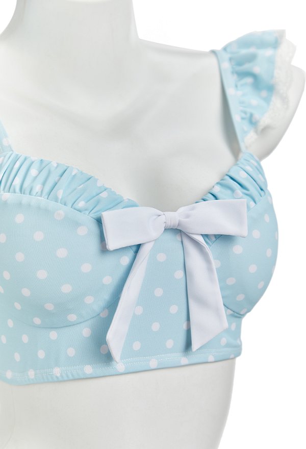 Maillot de bain deux pièces rétro bleu à pois avec haut à bretelles volantées et jupe-short taille haute
