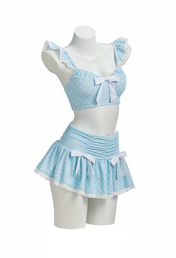 Maillot de bain deux pièces rétro bleu à pois avec haut à bretelles volantées et jupe-short taille haute