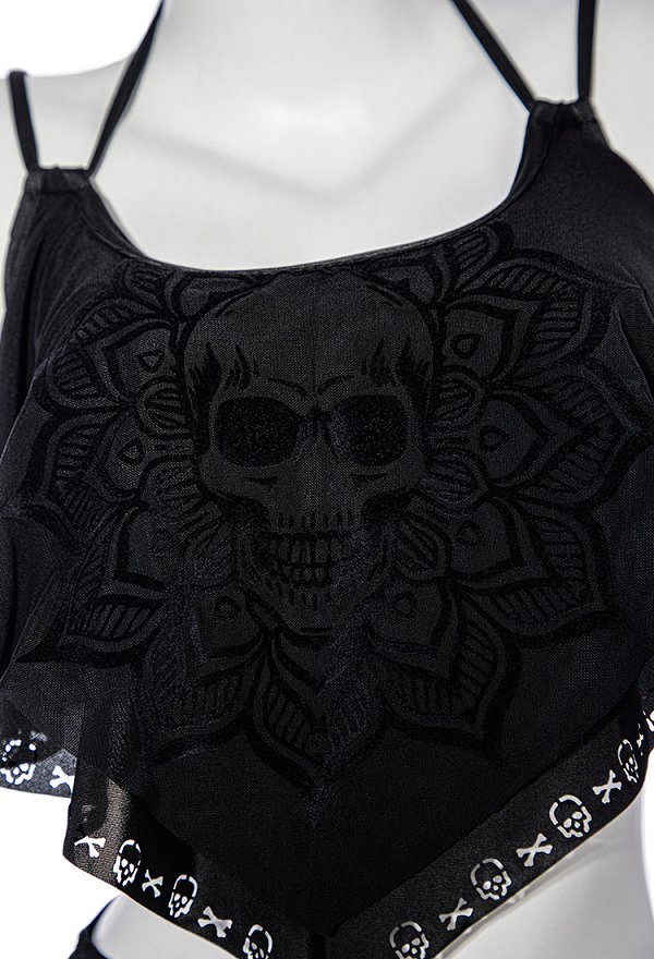 Patrón de cráneo gótico traje de baño de dos piezas con ruffles cuello halter y braga Patrón de cráneo gótico traje de baño de dos piezas con ruffles cuello halter y braga