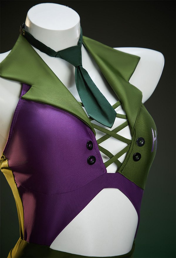 Traje de baño de una pieza con estampado patchwork y corbata derivado de Joker Traje de baño de una pieza con estampado patchwork y corbata derivado de Joker