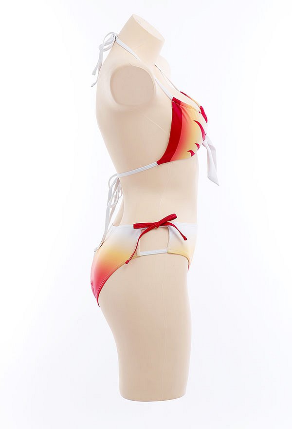 Miccostumes Trajes de baño con estampado de llamas para el baño Conjunto de bikini con top con cordones y pantalones cortos con degradado de color Traje de baño de dos piezas con pareo envolvente