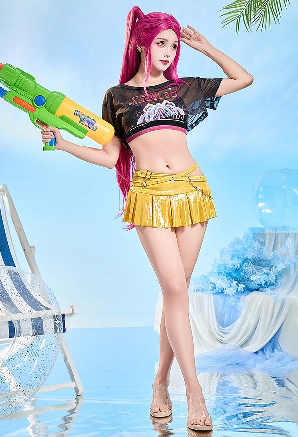 K-POP: Cazadoras de Demonios Traje de baño Split Estampado Top y Falda Pantalónes con Encubrimiento y Cadena en la Cintura K-POP: Cazadoras de Demonios Traje de baño Split Estampado Top y Falda Pantalónes con Encubrimiento y Cadena en la Cintura