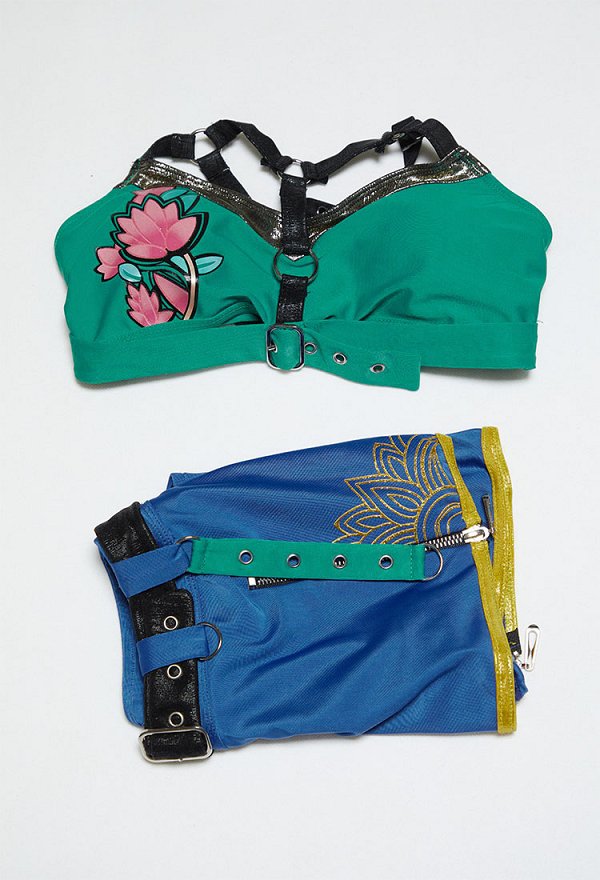 Kpop Slayers Rapper Derivative Zweiteiliger Badeanzug Bedrucktes Neckholder Top und Rock mit Reißverschluss Kpop Slayers Rapper Derivative Zweiteiliger Badeanzug Bedrucktes Neckholder Top und Rock mit Reißverschluss