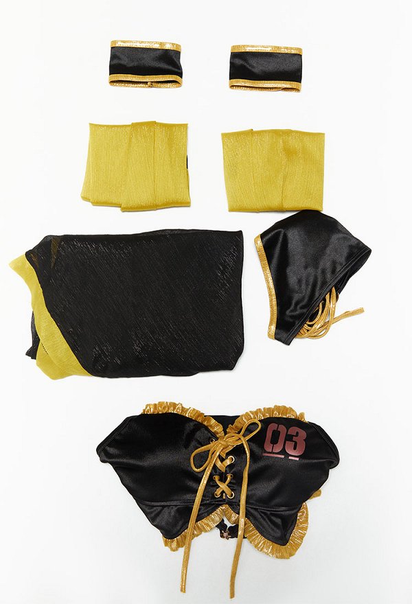 Vocal Luka Derivado Traje de baño de dos piezas con top halter y ropa interior con falda y mangas de tul. Vocal Luka Derivado Traje de baño de dos piezas con top halter y ropa interior con falda y mangas de tul.