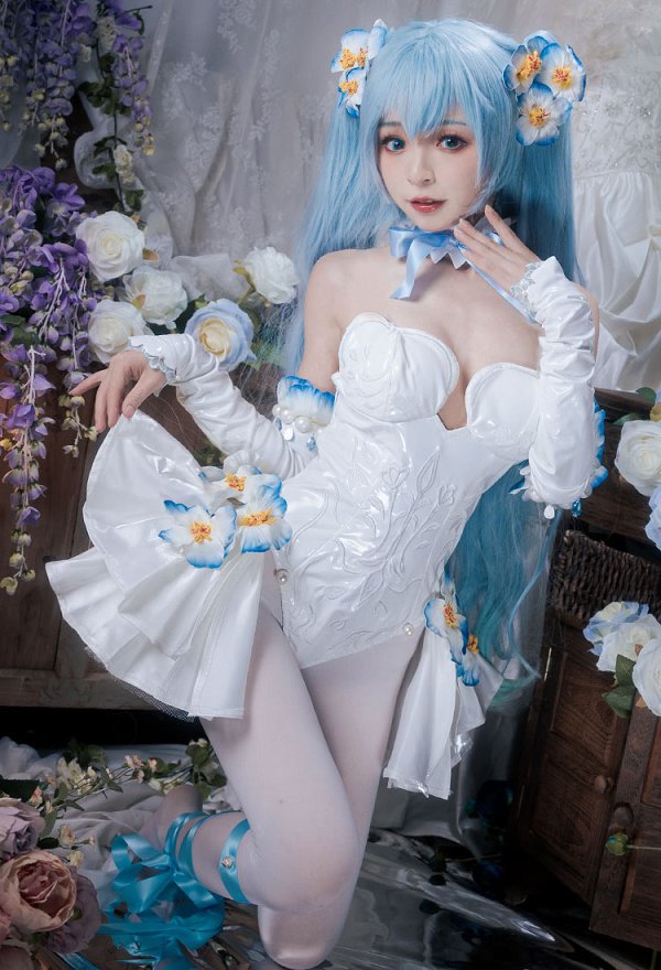 Hada de las Flores Nemophila Disfraz de Cosplay Leotado Blanco y Pantimedias con Decoraciones Florales y Cola