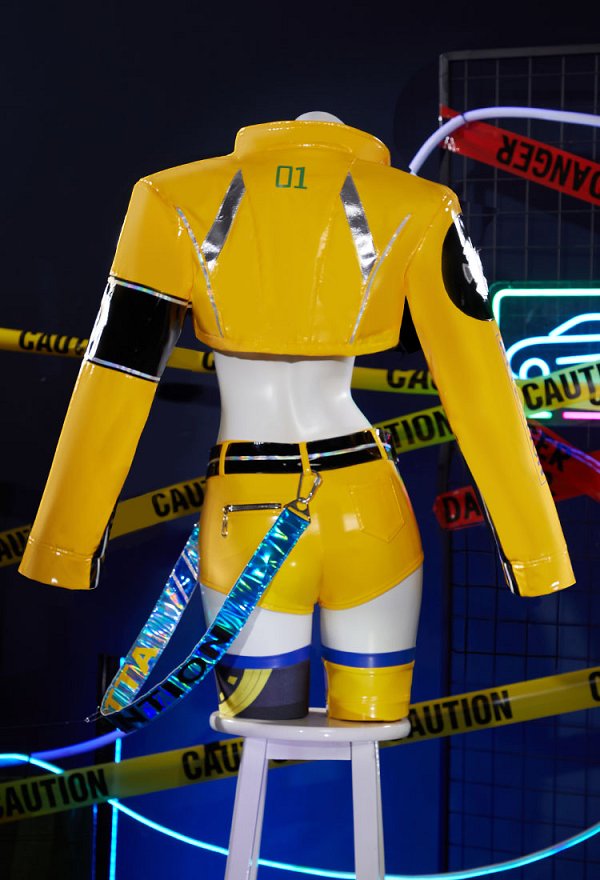 Traje de cosplay del 17.º aniversario de Vocal sujetador, pantalones cortos chaqueta de manga larga y cubrepiernas amarillo Traje de cosplay del 17.º aniversario de Vocal sujetador, pantalones cortos chaqueta de manga larga y cubrepiernas amarillo