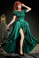 Wednesday Grünes Ballkleid Agnes DeMille mit kurzärmeligem Hemd und Shorts